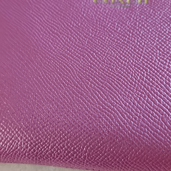 Gorgeous NWT Coach Lilac Berry Leather Corner Zip Wristlet 🩷💜 - Picture 2 of 13